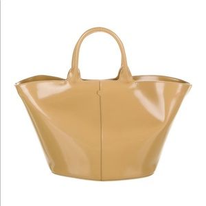 LOOKING FOR this THE ROW tote